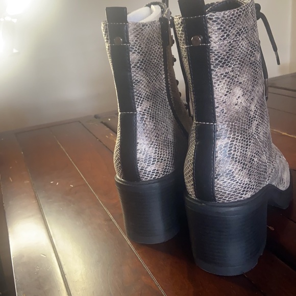 Super Cute Chunky Heeled Python Patterned Bootie! - Picture 4 of 7